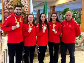 Erzincanlı Badmintoncular İran'da Gümüş Madalya Kazandı