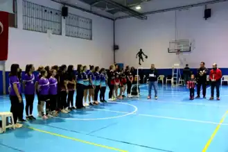 Kütahya'da Badminton Turnuvası Şampiyonları Ödüllerini Aldı